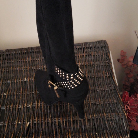 Beautiful Black Suede Boots - Picture 2 of 6